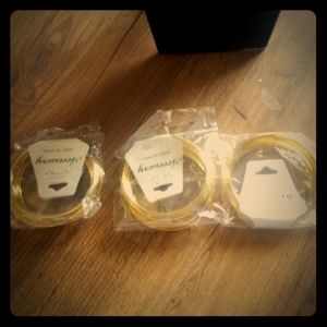 Bracelet gold tone bangles